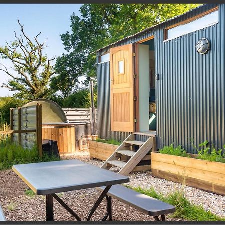 Shepherds Hut With Scandinavian Hot Tub And Hydromassager Sway Zewnętrze zdjęcie
