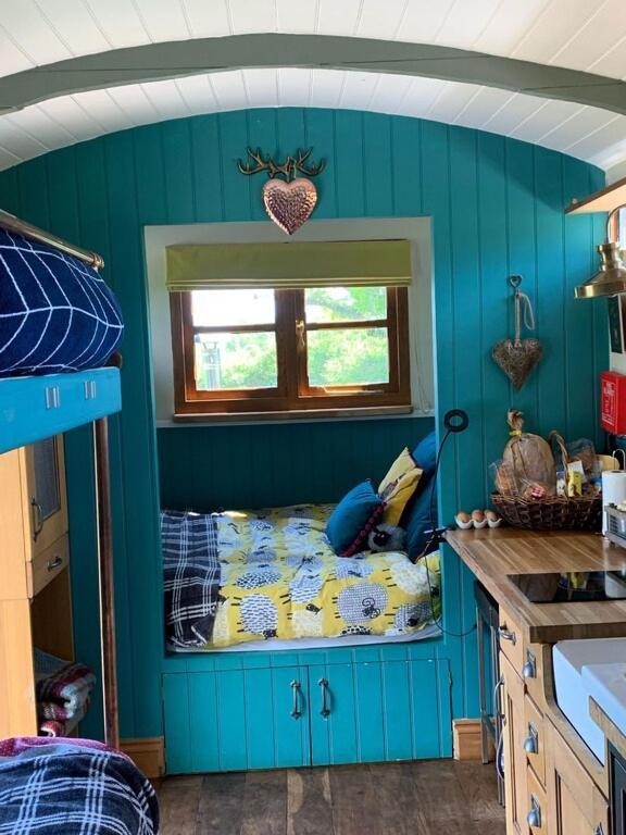 Shepherds Hut With Scandinavian Hot Tub And Hydromassager Sway Zewnętrze zdjęcie