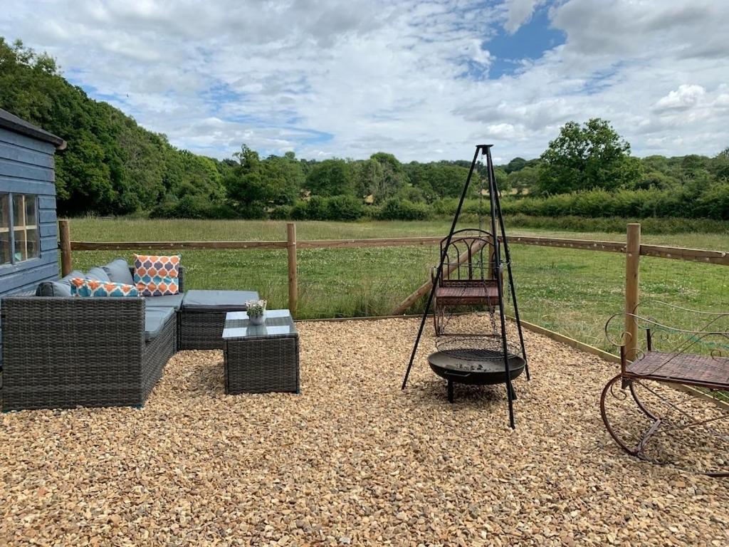 Shepherds Hut With Scandinavian Hot Tub And Hydromassager Sway Zewnętrze zdjęcie