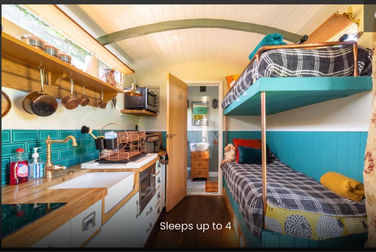 Shepherds Hut With Scandinavian Hot Tub And Hydromassager Sway Zewnętrze zdjęcie