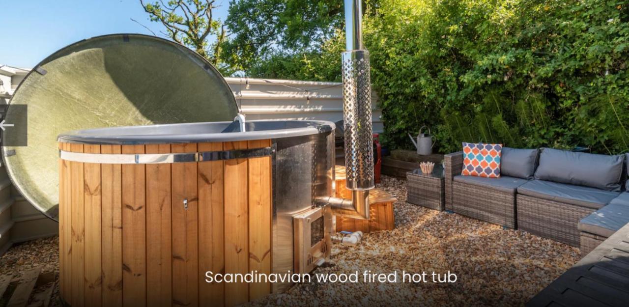 Shepherds Hut With Scandinavian Hot Tub And Hydromassager Sway Zewnętrze zdjęcie